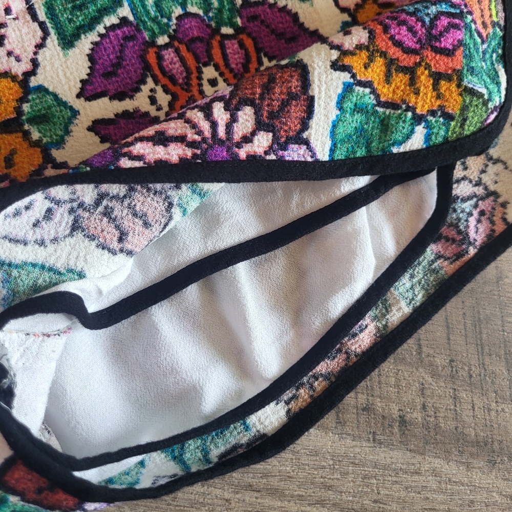 Revolve Minkpink floral shorts size small - Picture 2 of 8